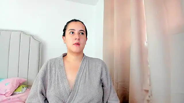 Snapshot of Hanna86 chatting on November 15, 2025, 1:48 pm Hanna86 online show from November 15, 2025, 1:48 pm