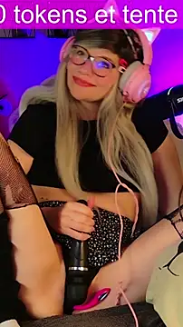 Kittychatte online show from April 28, 2026, 12:42 pm