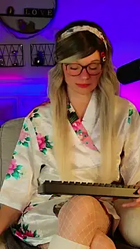 Snapshot of Kittychatte chatting on May 12, 2026, 8:04 pm Kittychatte online show from May 12, 2026, 8:04 pm