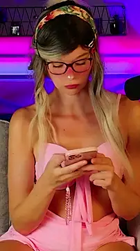 Snapshot of Kittychatte chatting on August 6, 2026, 3:29 pm Kittychatte online show from August 6, 2026, 3:29 pm