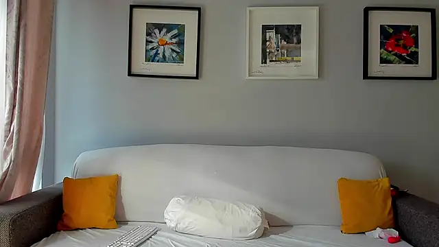 Snapshot of bellahot77 chatting on November 7, 2025, 10:31 am bellahot77 online show from November 7, 2025, 10:31 am