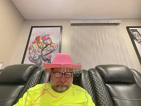 Snapshot of 13B_MasterGunner chatting on June 7, 2026, 10:04 pm 13B MasterGunner online show from June 7, 2026, 10:04 pm