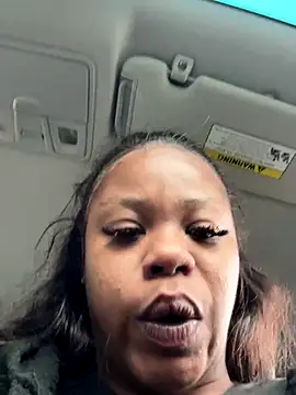 lil momma420 online show from November 9, 2025, 6:12 pm