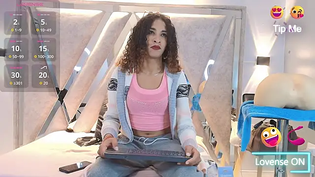 Snapshot of StefanyMiler chatting on October 14, 2025, 7:58 pm StefanyMiler online show from October 14, 2025, 7:58 pm