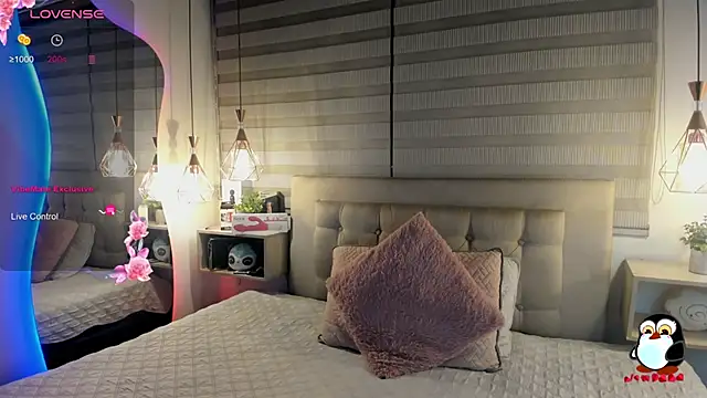 cristal  hot 1 online show from May 3, 2026, 5:01 am