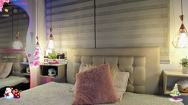 Snapshot of cristal__hot_1 chatting on December 16, 2025, 5:00 am cristal hot 1 online show from December 16, 2025, 5:00 am