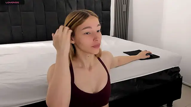 Snapshot of WhiteSun_01 chatting on November 17, 2025, 12:20 pm WhiteSun 01 online show from November 17, 2025, 12:20 pm