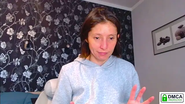Snapshot of Sophi_Cute chatting on June 17, 2026, 12:15 pm Sophi Cute online show from June 17, 2026, 12:15 pm