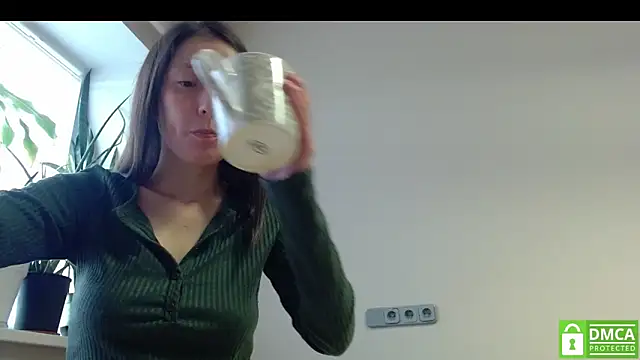 Snapshot of Sophi_Cute chatting on October 5, 2025, 9:55 am Sophi Cute online show from October 5, 2025, 9:55 am