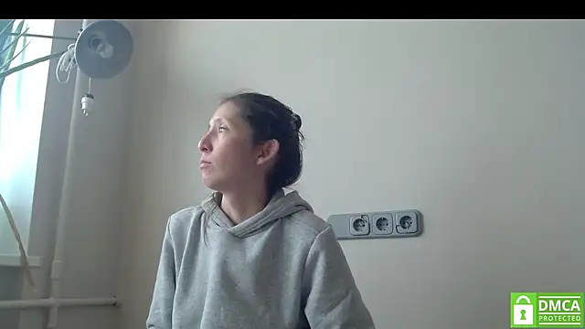 Snapshot of Sophi_Cute chatting on November 7, 2025, 8:19 am Sophi Cute online show from November 7, 2025, 8:19 am