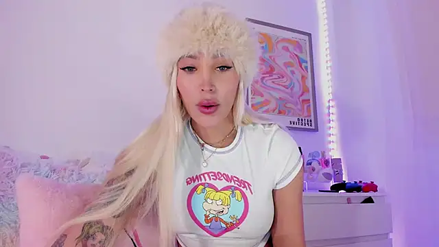 Snapshot of _viioletweekend_ chatting on March 3, 2025, 5:20 pm viioletweekend online show from March 3, 2025, 5:20 pm