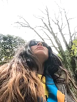 Snapshot of Sam_Sara chatting on October 7, 2025, 6:20 pm Sam Sara online show from October 7, 2025, 6:20 pm