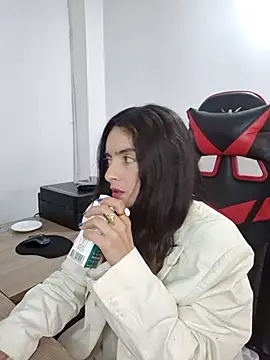 Snapshot of Sam_Sara chatting on November 3, 2025, 5:05 pm Sam Sara online show from November 3, 2025, 5:05 pm