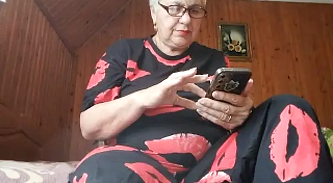 Snapshot of SweetCherry27 chatting on July 4, 2026, 11:49 am SweetCherry27 online show from July 4, 2026, 11:49 am