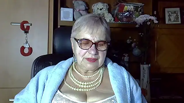 SweetCherry27 online show from September 27, 2025, 5:41 pm