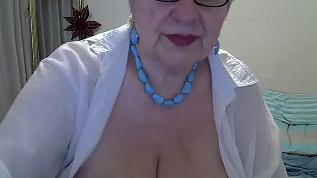 SweetCherry27 online show from February 18, 2026, 5:20 pm