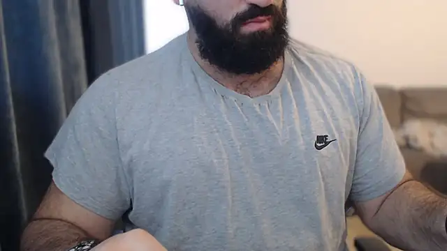 hugemachohandsome online show from November 27, 2025, 8:37 am