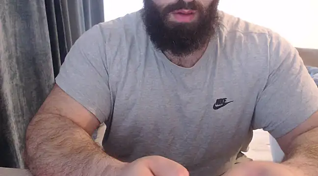 hugemachohandsome online show from February 26, 2025, 11:54 am