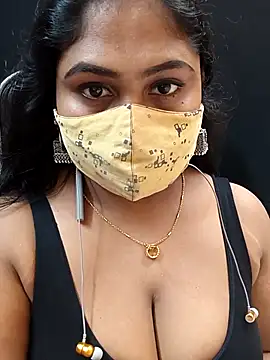 Sophiaboudi online show from October 9, 2025, 5:46 pm