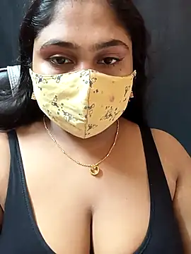 Sophiaboudi online show from October 10, 2025, 5:25 pm