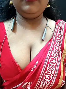 Sophiaboudi online show from October 17, 2025, 5:59 pm