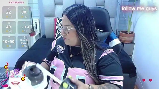 Snapshot of evelin_zaens chatting on June 5, 2026, 5:01 am evelin zaens online show from June 5, 2026, 5:01 am
