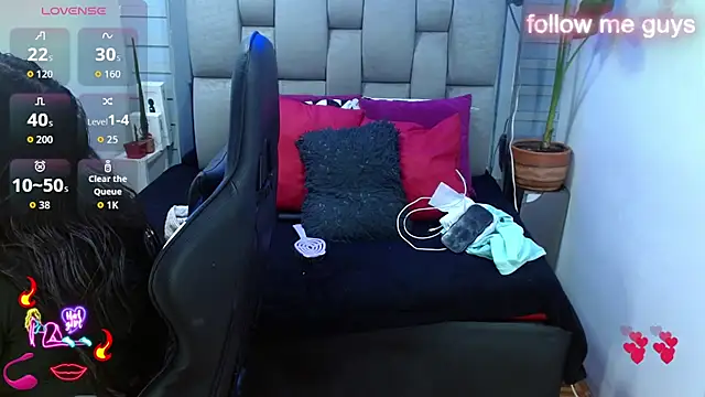 Snapshot of evelin_zaens chatting on August 3, 2026, 5:15 am evelin zaens online show from August 3, 2026, 5:15 am