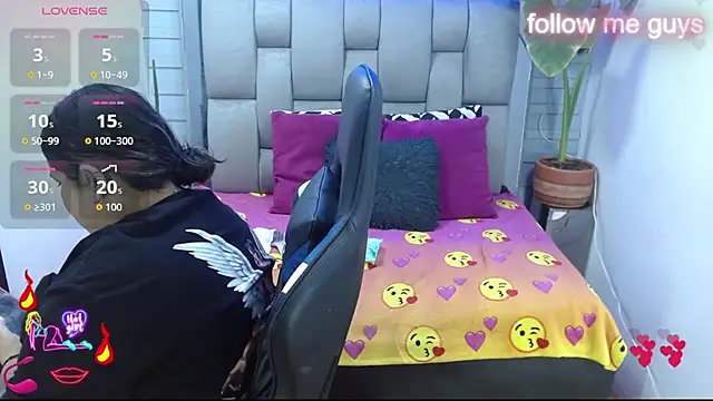 Snapshot of evelin_zaens chatting on July 25, 2026, 4:20 am evelin zaens online show from July 25, 2026, 4:20 am