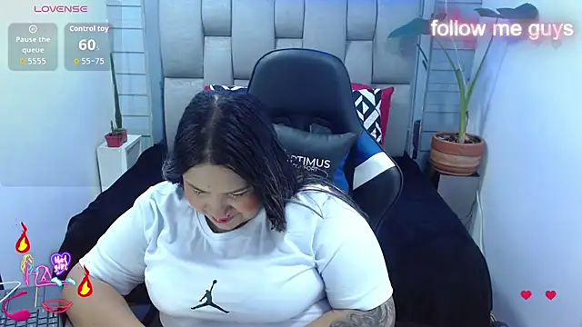 Snapshot of evelin_zaens chatting on June 16, 2026, 4:23 am evelin zaens online show from June 16, 2026, 4:23 am