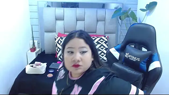 Snapshot of evelin_zaens chatting on June 28, 2026, 5:14 am evelin zaens online show from June 28, 2026, 5:14 am