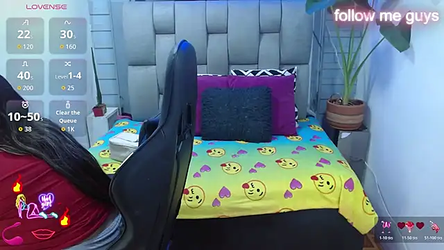 Snapshot of evelin_zaens chatting on July 7, 2026, 4:15 am evelin zaens online show from July 7, 2026, 4:15 am
