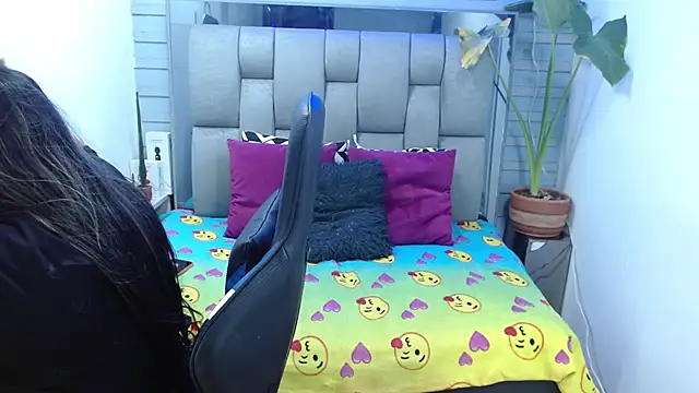 Snapshot of evelin_zaens chatting on July 18, 2026, 6:33 am evelin zaens online show from July 18, 2026, 6:33 am