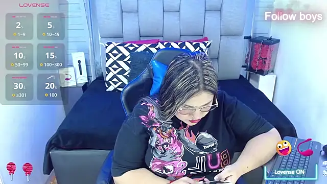 evelin zaens online show from October 17, 2025, 4:27 am