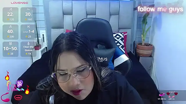 Snapshot of evelin_zaens chatting on June 11, 2026, 3:36 am evelin zaens online show from June 11, 2026, 3:36 am