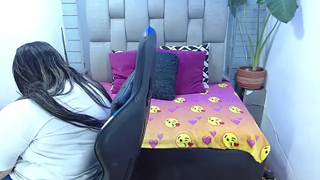 Snapshot of evelin_zaens chatting on July 14, 2026, 4:06 am evelin zaens online show from July 14, 2026, 4:06 am