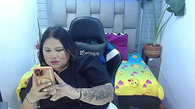 Snapshot of evelin_zaens chatting on July 17, 2026, 5:15 am evelin zaens online show from July 17, 2026, 5:15 am
