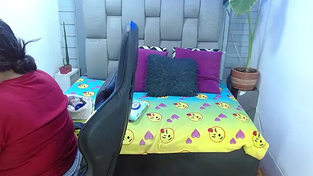 Snapshot of evelin_zaens chatting on July 21, 2026, 3:30 am evelin zaens online show from July 21, 2026, 3:30 am