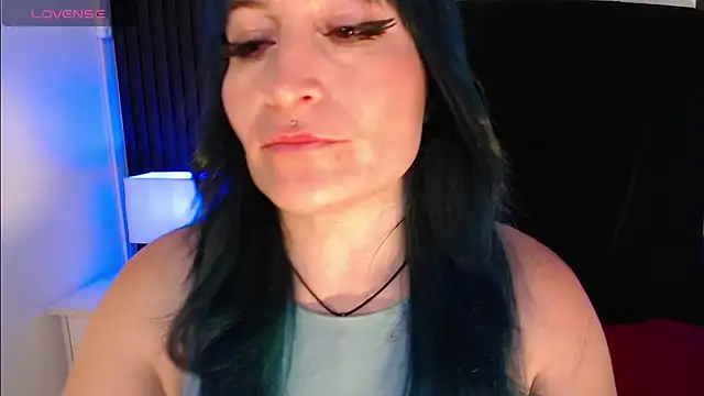 alicia moom online show from July 9, 2026, 7:35 pm