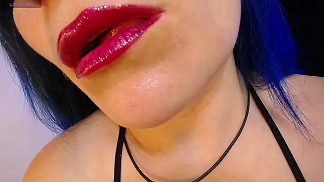 Snapshot of alicia_moom chatting on October 14, 2025, 7:25 pm alicia moom online show from October 14, 2025, 7:25 pm