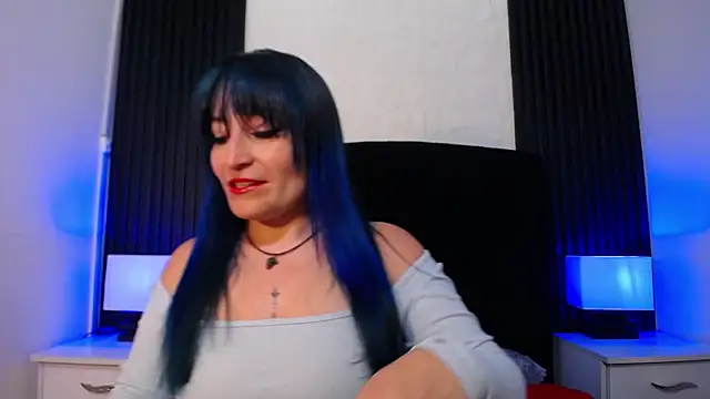 Snapshot of alicia_moom chatting on October 21, 2025, 7:35 pm alicia moom online show from October 21, 2025, 7:35 pm