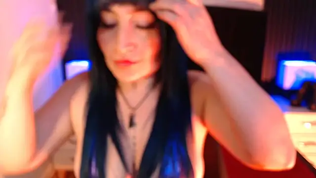 alicia moom online show from July 14, 2026, 8:04 pm