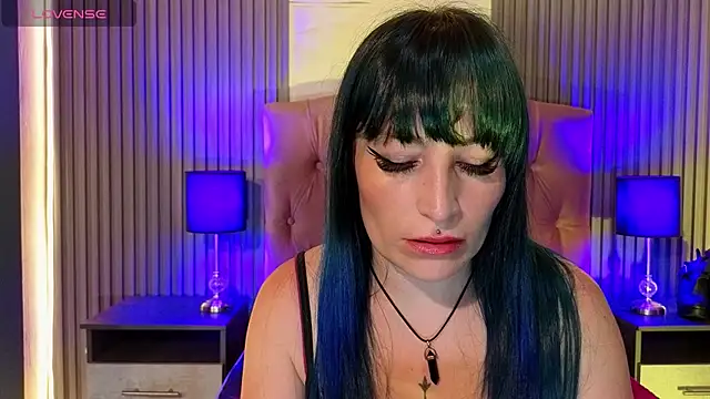 Snapshot of alicia_moom chatting on June 20, 2026, 8:36 pm alicia moom online show from June 20, 2026, 8:36 pm