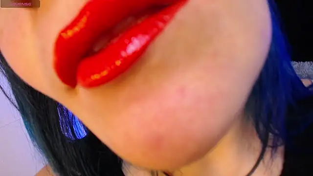 Snapshot of alicia_moom chatting on October 8, 2025, 7:25 pm alicia moom online show from October 8, 2025, 7:25 pm