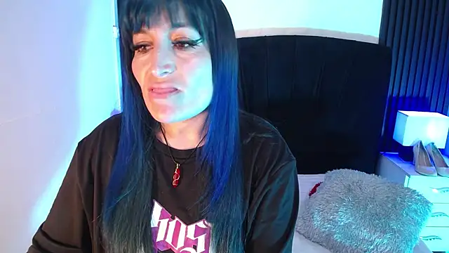 Snapshot of alicia_moom chatting on November 5, 2025, 7:39 pm alicia moom online show from November 5, 2025, 7:39 pm