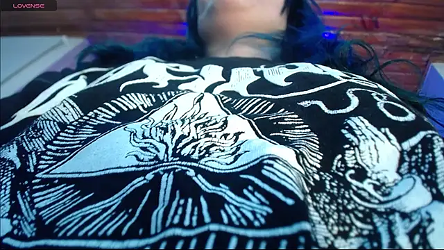 Snapshot of alicia_moom chatting on December 2, 2025, 7:10 am alicia moom online show from December 2, 2025, 7:10 am