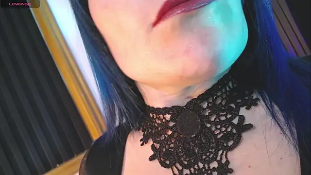 Snapshot of alicia_moom chatting on November 1, 2025, 7:30 pm alicia moom online show from November 1, 2025, 7:30 pm