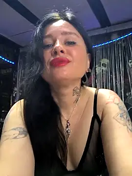 KikiXRed online show from May 3, 2026, 3:22 am