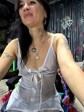 KikiXRed online show from December 21, 2024, 2:26 pm