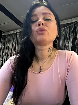 KikiXRed online show from April 28, 2026, 4:39 am