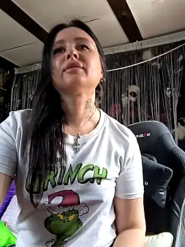KikiXRed online show from April 27, 2026, 9:29 am